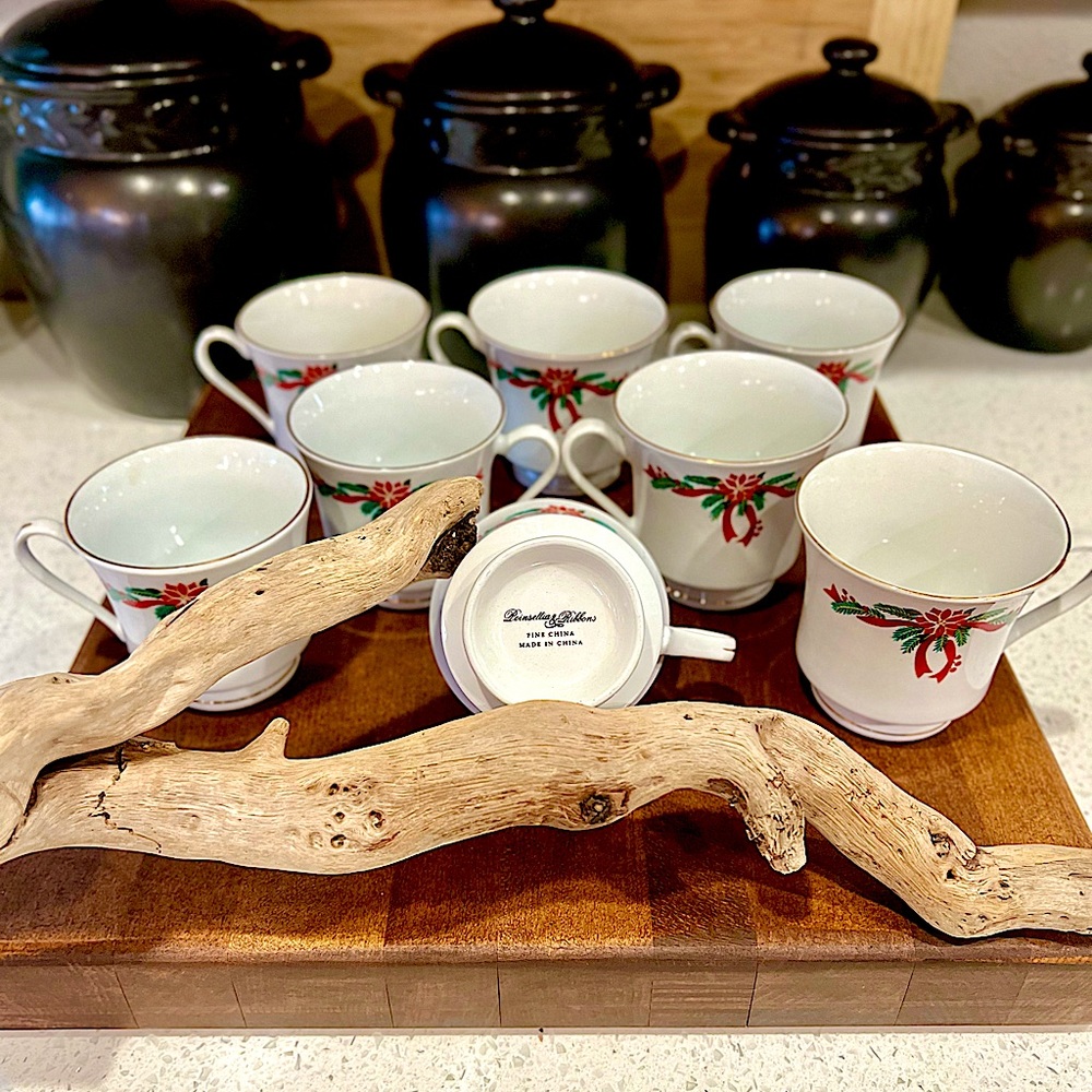 Poinsettia & Ribbons fine china tea cup set of 8. Exceptional condition.